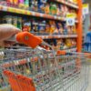 El consumo masivo volvió a caer en abril y acumula cuatro meses en baja