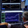 Semana financiera en rojo: cayeron acciones y bonos y el Riesgo País volvió a subir