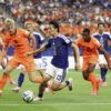 Países Bajos y Japón repartieron puntos en un atractivo debut