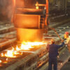 La industria metalúrgica cayó 5,1% interanual en abril y la capacidad instalada quedó por debajo del 40%