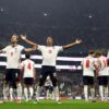 Inglaterra resistió con diez jugadores y eliminó a México