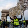 Francia: los Chalecos Amarillos preparan una gran marcha y crece la tensión con Macron