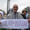 Jubilados: el bono de $70.000 lleva 32 meses congelado y pierde poder de compra frente a la inflación